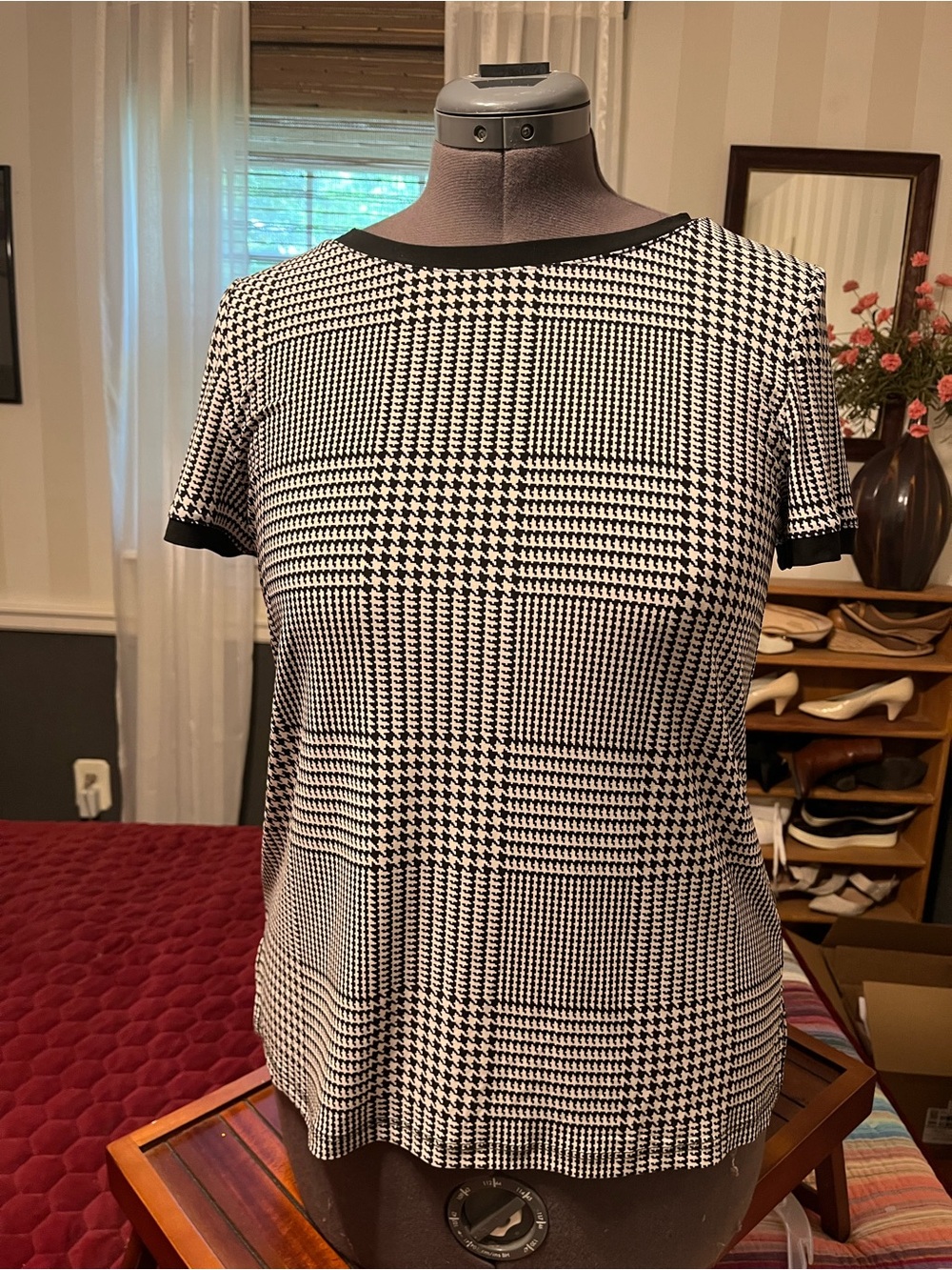 Anne Klein Black and White Houndstooth Short Sleeve Top